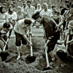 Ketika tubuh ditimbun tanah...